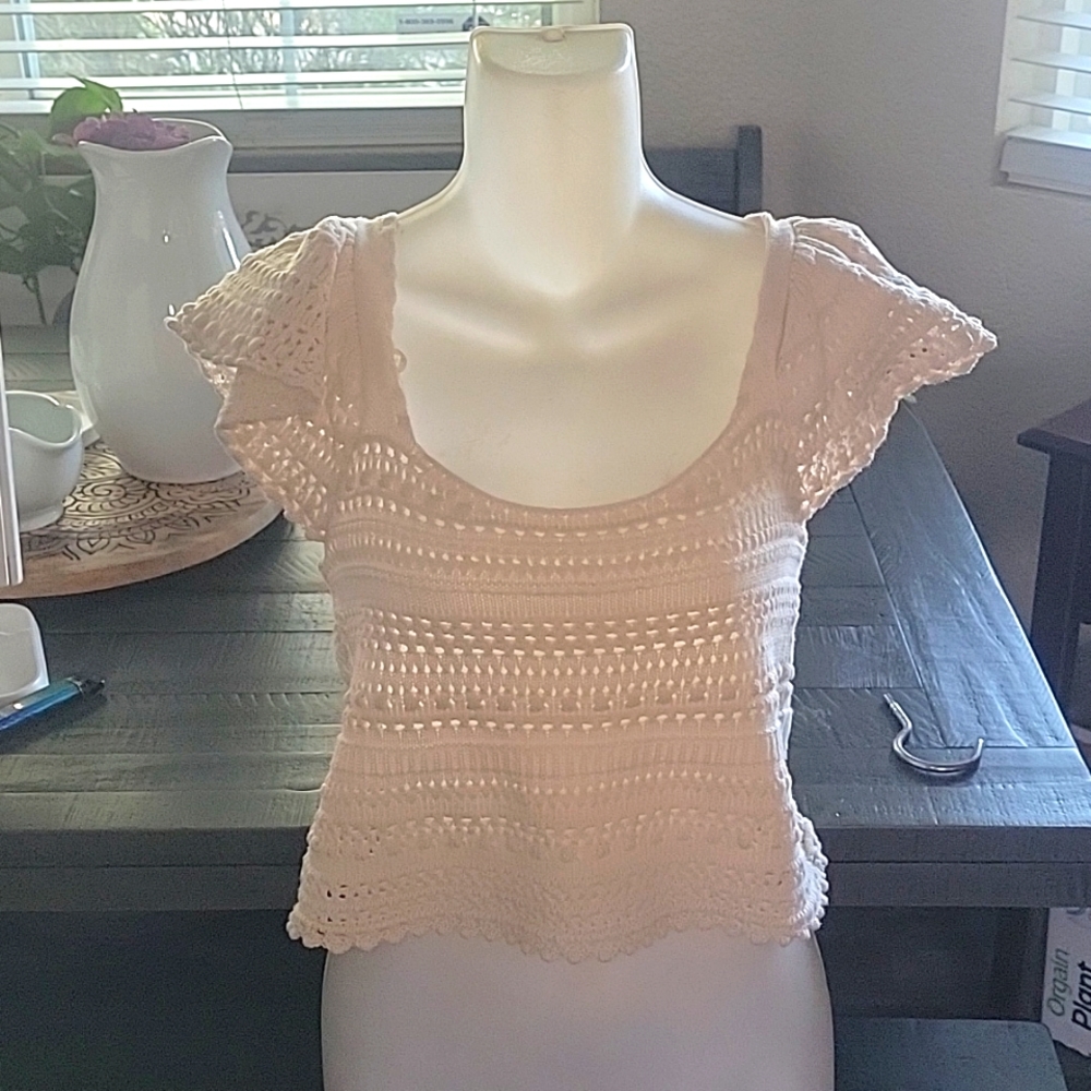 NWT Sincerely Jules Cream  Crochet Crop Top Sz M